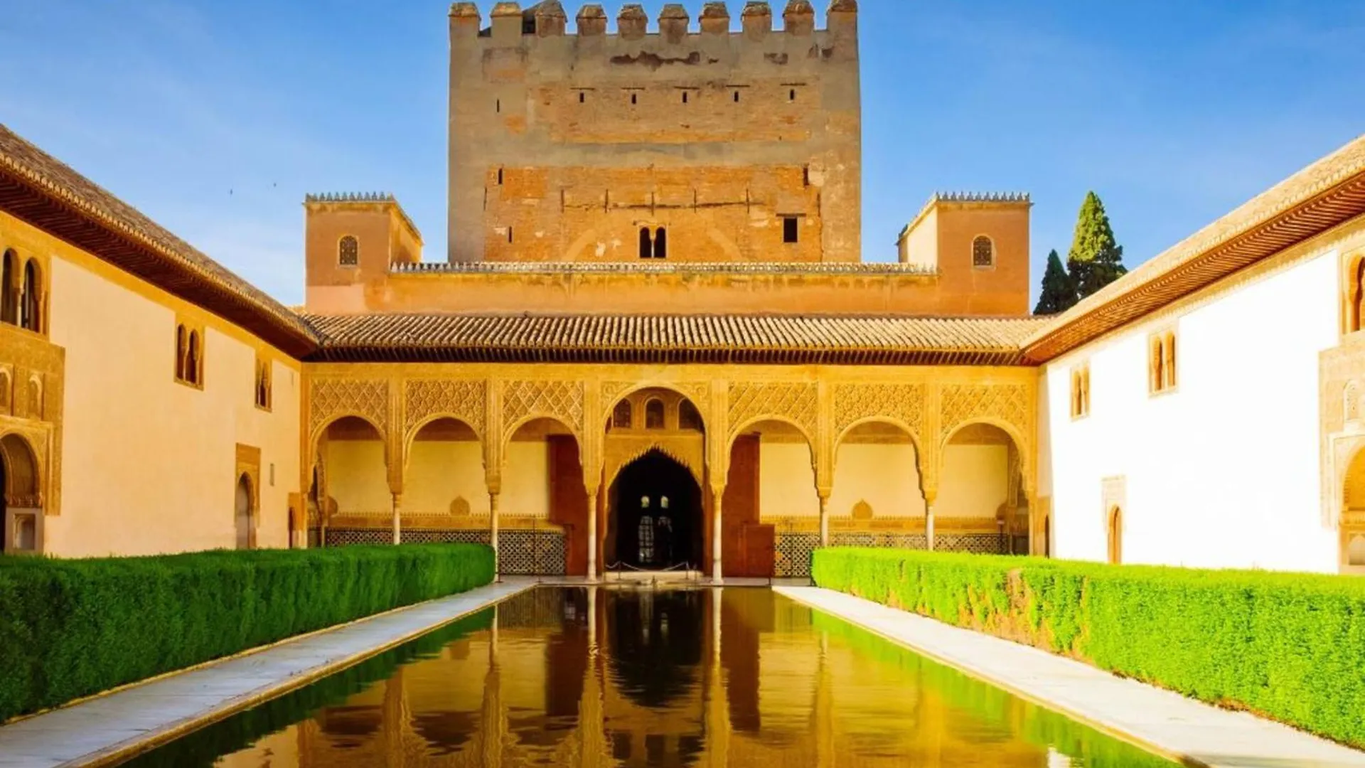 Apartamentos Puerta Elvira Suites 3000 Granada 0*,  Spagna